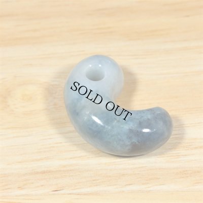 画像2: コンサワ産 翡翠勾玉 (2)