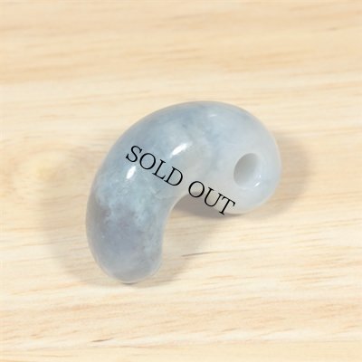 画像4: コンサワ産 翡翠勾玉 (4)