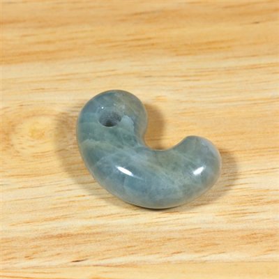 画像2: コンサワ産 翡翠勾玉 (2)