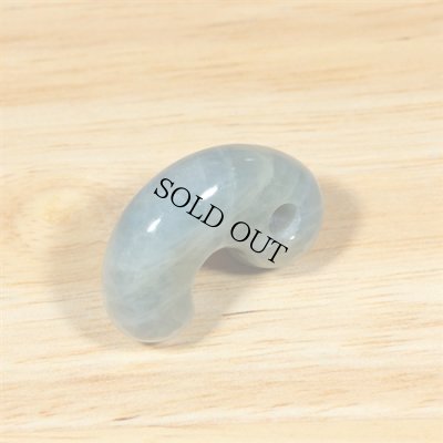 画像4: コンサワ産 翡翠勾玉 (4)