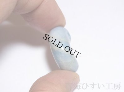 画像4: 糸魚川産 入りコン沢産 青ひすい勾玉 (4)