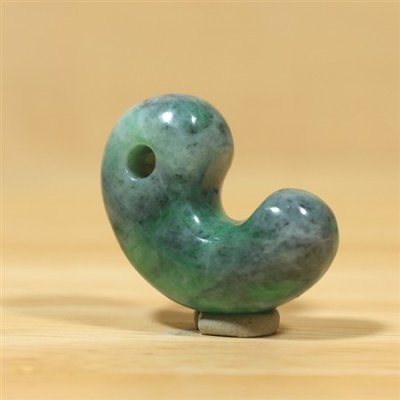 画像1: 糸魚川産 ひすい勾玉 (1)