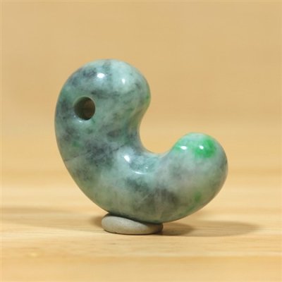 画像1: 糸魚川産 ひすい勾玉 (1)