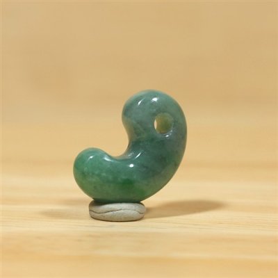 画像1: 糸魚川産 ひすい勾玉 (1)