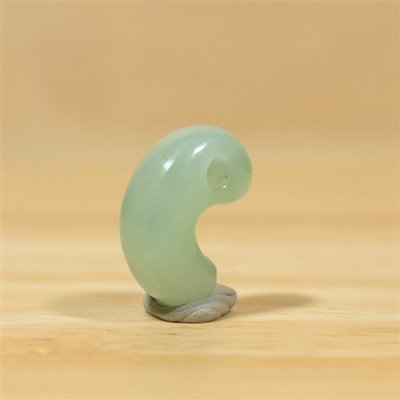 画像4: 糸魚川 小滝産 黒ひすい勾玉 (4)