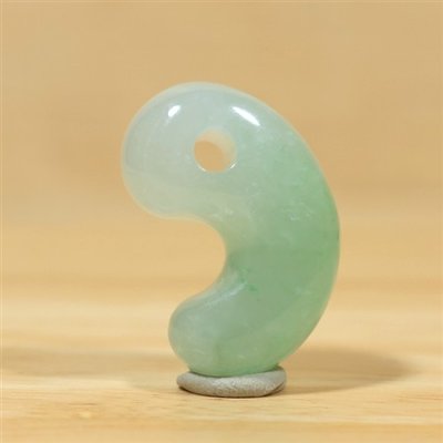 画像3: 糸魚川 小滝産 黒ひすい勾玉 (3)