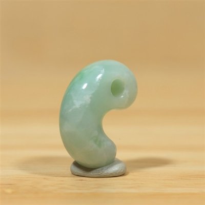 画像4: 糸魚川 小滝産 黒ひすい勾玉 (4)