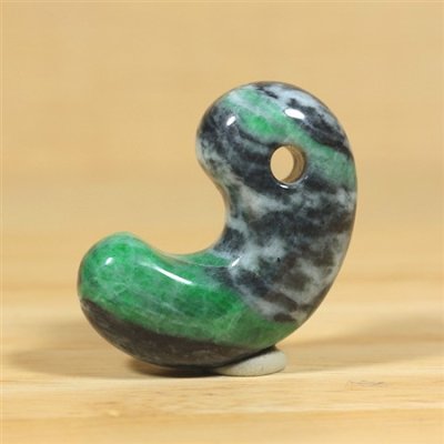 画像1: 糸魚川産 ひすい勾玉 (1)
