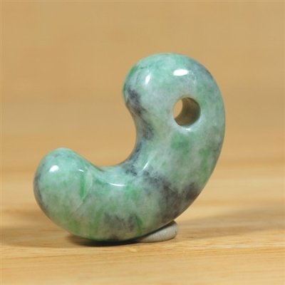 画像1: 糸魚川産 ひすい勾玉 (1)