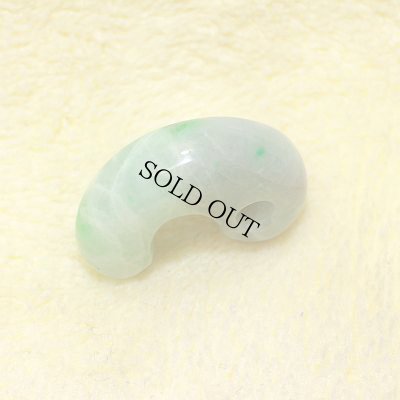 画像4: 糸魚川 小滝産 緑系ひすい勾玉 (4)