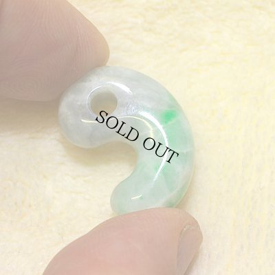 画像5: 糸魚川 小滝産 緑系ひすい勾玉 (5)