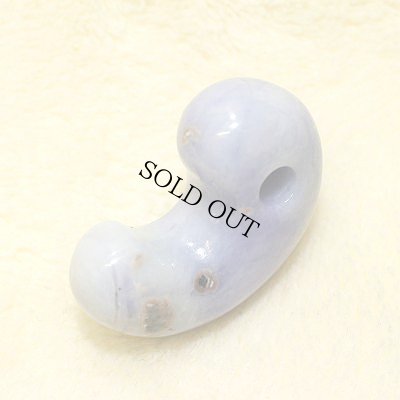 画像3: ラベンダー翡翠 青海産 ひすい勾玉 (3)