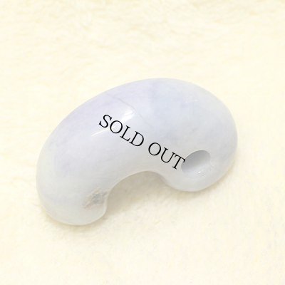 画像4: ラベンダー翡翠 青海産 ひすい勾玉 (4)