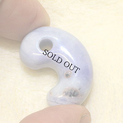 画像5: ラベンダー翡翠 青海産 ひすい勾玉 (5)