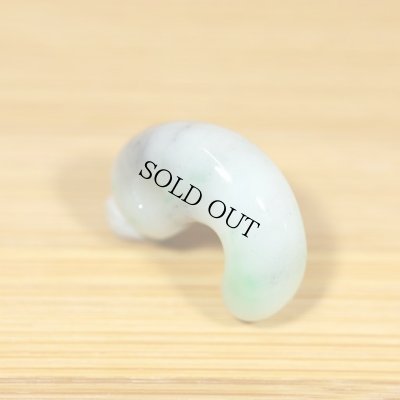 画像4: 青海産 緑系 高透過 ひすい勾玉 (4)