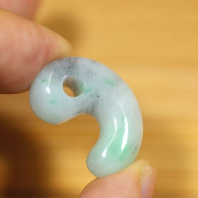 画像5: 青海産 緑系 高透過 ひすい勾玉 (5)