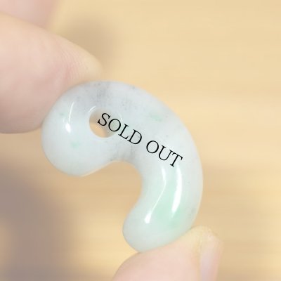 画像5: 青海産 緑系 高透過 ひすい勾玉 (5)