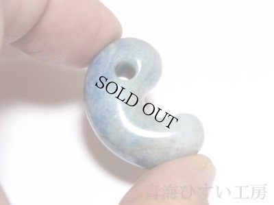 画像3: 糸魚川 入りコン沢産 青ひすい勾玉 (3)