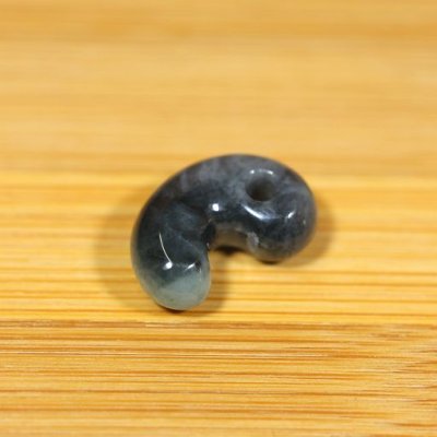 画像2: ひすい勾玉 (2)