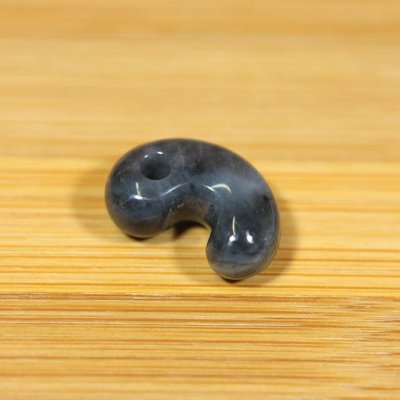 画像1: ひすい勾玉 (1)