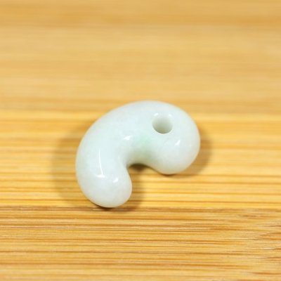 画像2: ひすい勾玉 (2)