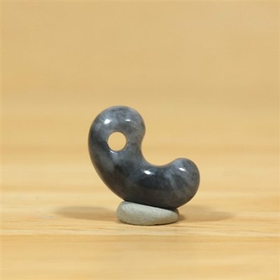 画像1: ひすい勾玉 (1)