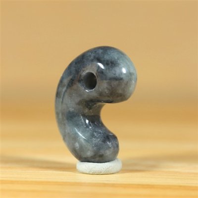 画像2: ひすい勾玉 (2)