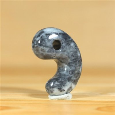 画像1: ひすい勾玉 (1)
