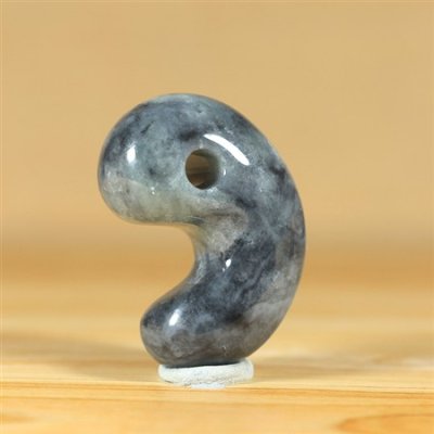 画像1: ひすい勾玉 (1)