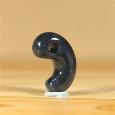 画像1: ひすい勾玉 (1)