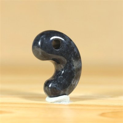 画像1: ひすい勾玉 (1)