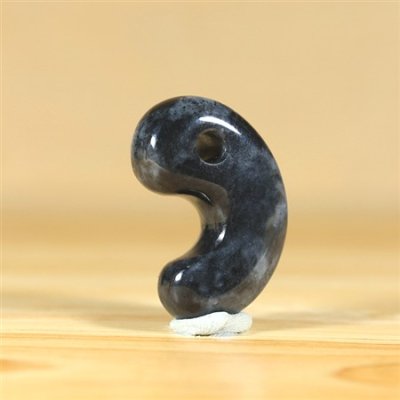 画像1: ひすい勾玉 (1)