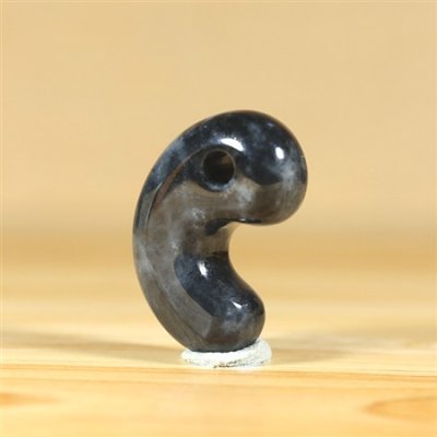 画像2: ひすい勾玉 (2)