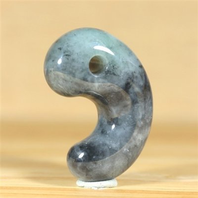 画像1: ひすい勾玉 (1)