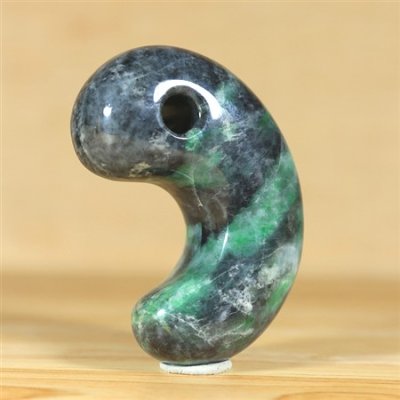 画像1: ひすい勾玉 (1)