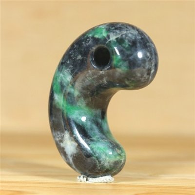 画像2: ひすい勾玉 (2)