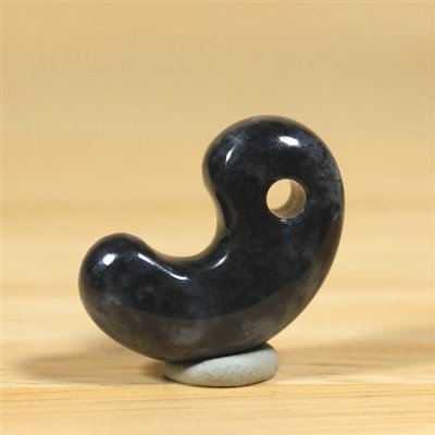 画像1: ひすい勾玉 (1)