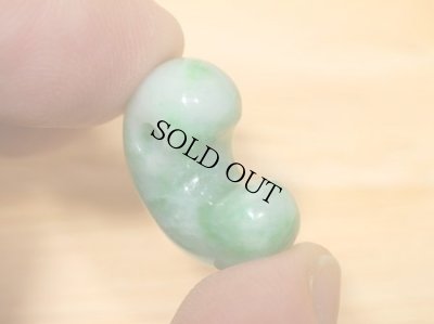 画像3: 糸魚川 小滝産 緑系  翡翠勾玉 (3)