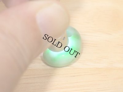 画像6: 糸魚川 小滝産 緑系  翡翠勾玉 (6)