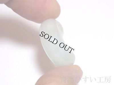 画像4: 糸魚川 姫川産 白系 翡翠勾玉 (4)
