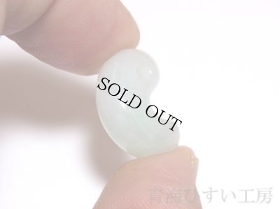 画像5: 糸魚川 姫川産 白系 翡翠勾玉 (5)
