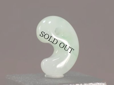 画像2: ひすい勾玉 (2)