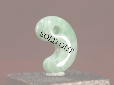 画像2: ひすい勾玉 (2)