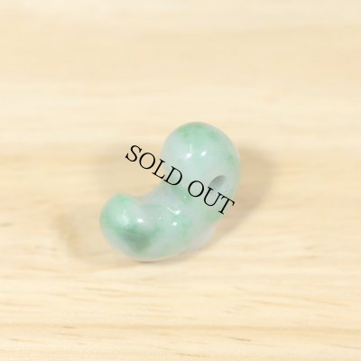 画像3: 糸魚川 小滝産 緑系  翡翠勾玉 (3)