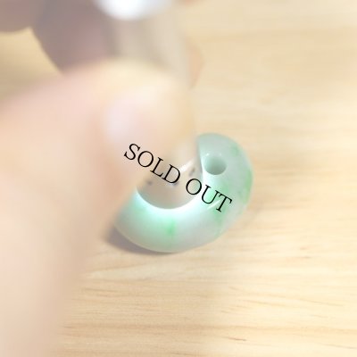 画像6: 糸魚川 小滝産 緑系  翡翠勾玉 (6)