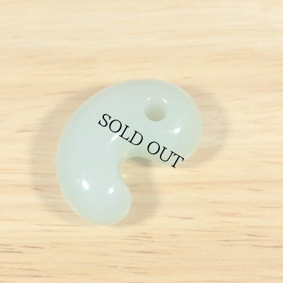 画像2: 糸魚川 姫川産 緑系 翡翠勾玉 (2)