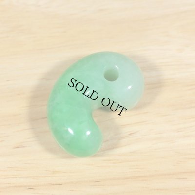 画像2: 糸魚川 姫川産 緑系 翡翠勾玉 (2)