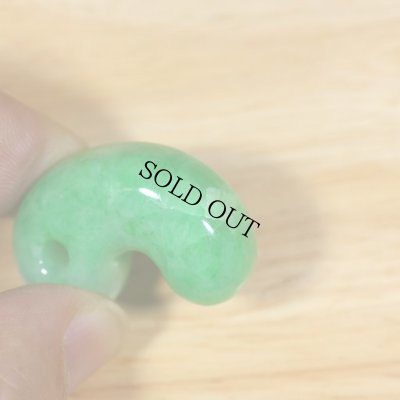 画像4: 糸魚川 姫川産 緑系 翡翠勾玉 (4)