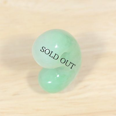 画像5: 糸魚川 姫川産 緑系 翡翠勾玉 (5)