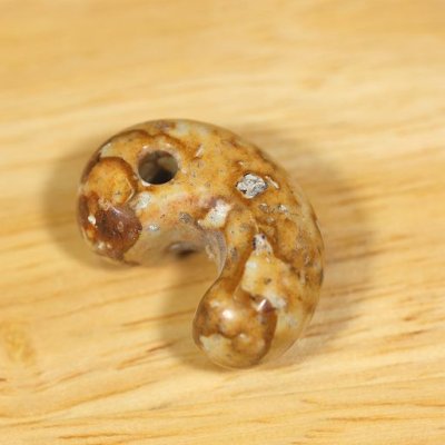 画像2: 姫川薬石勾玉 (2)